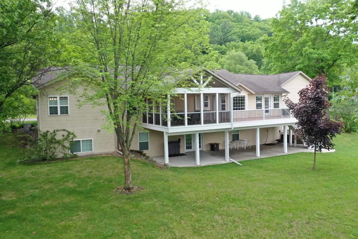 Boscobel, WI 53805,121 Doc Mac Drive