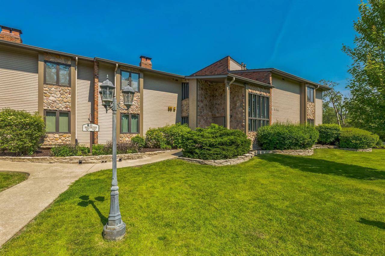 33 Abbey Villa Circle #F, Fontana, WI 53125