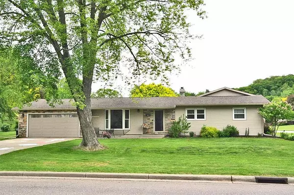 985 Fairway Circle, Plain, WI 53577