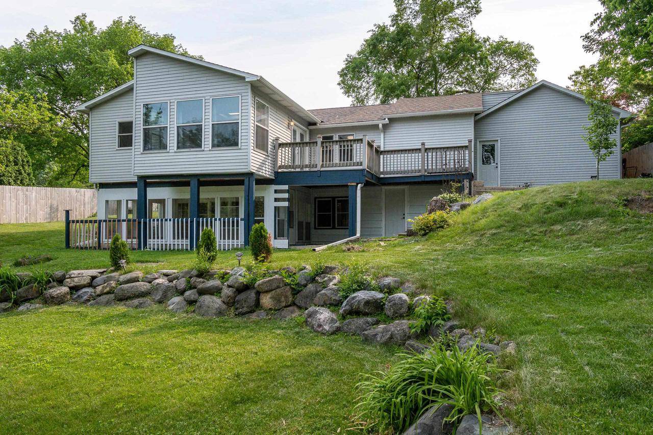 6118 Old Middleton Road, Madison, WI 53705