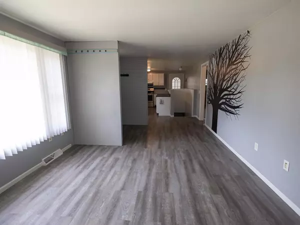 Dodgeville, WI 53533,324 W North Street