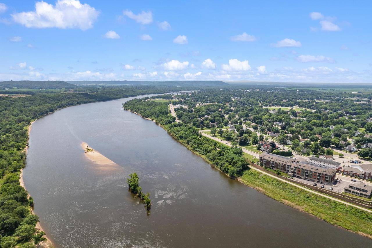 440 Water Street #112, Prairie Du Sac, WI 53578