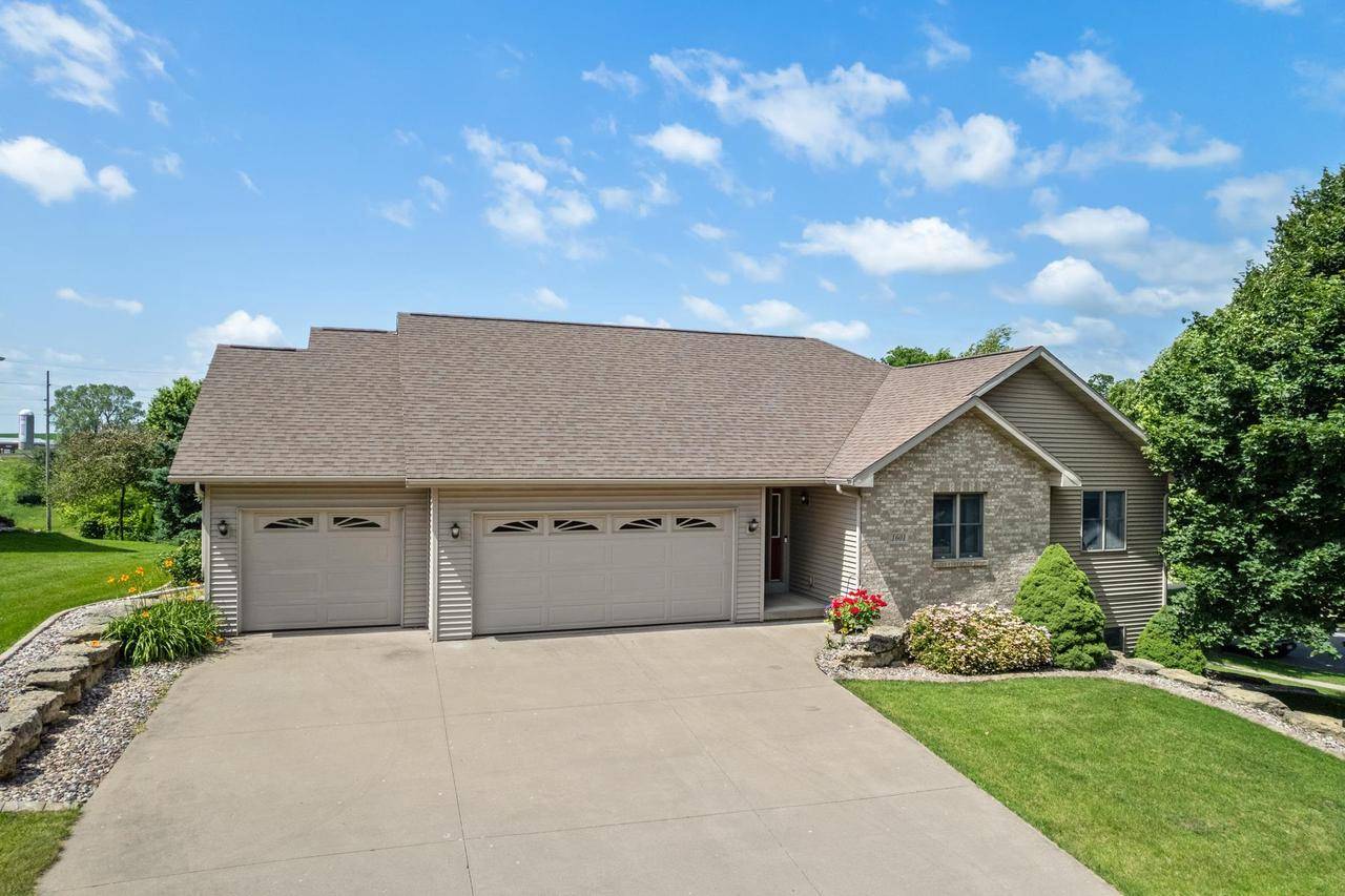 1601 Raspberry Lane, Mount Horeb, WI 53572