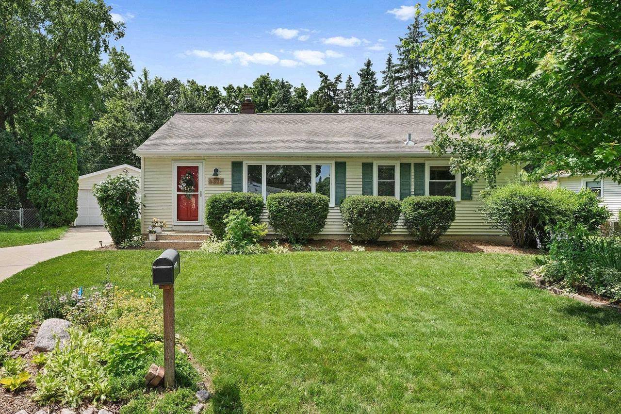 5325 Oak Crest Place, Madison, WI 53705