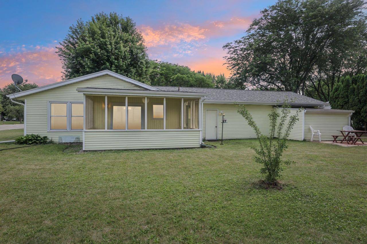 Stoughton, WI 53589,1552 Johnson Street