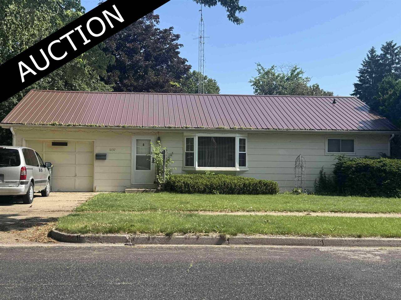 1037 Seymour Street, Reedsburg, WI 53959