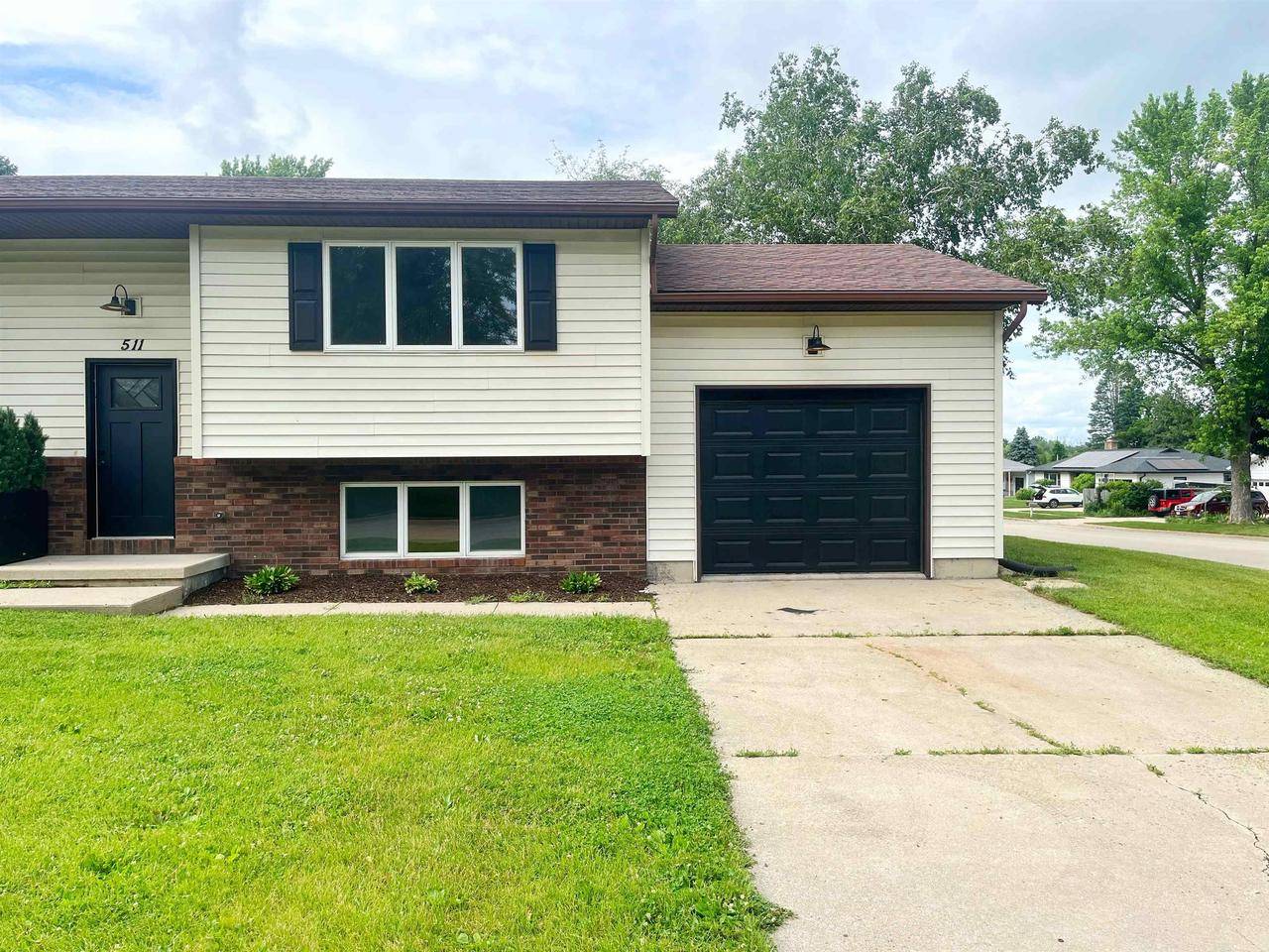 511 Village Drive, Belleville, WI 53508