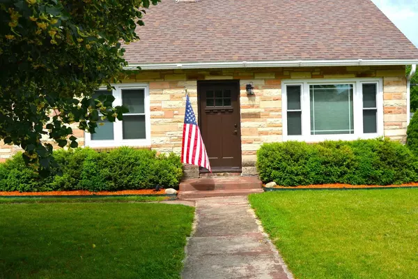 Spring Green, WI 53588,348 N Winsted Street