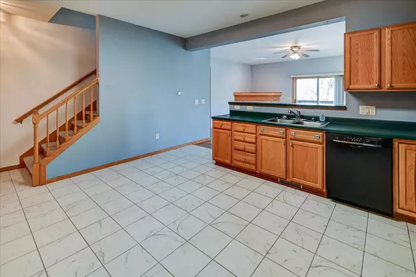 Sun Prairie, WI 53590,555 Kelvington Drive #4