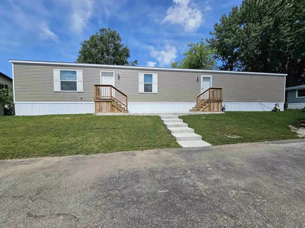 601 N Main Street #11, Fall River, WI 53932