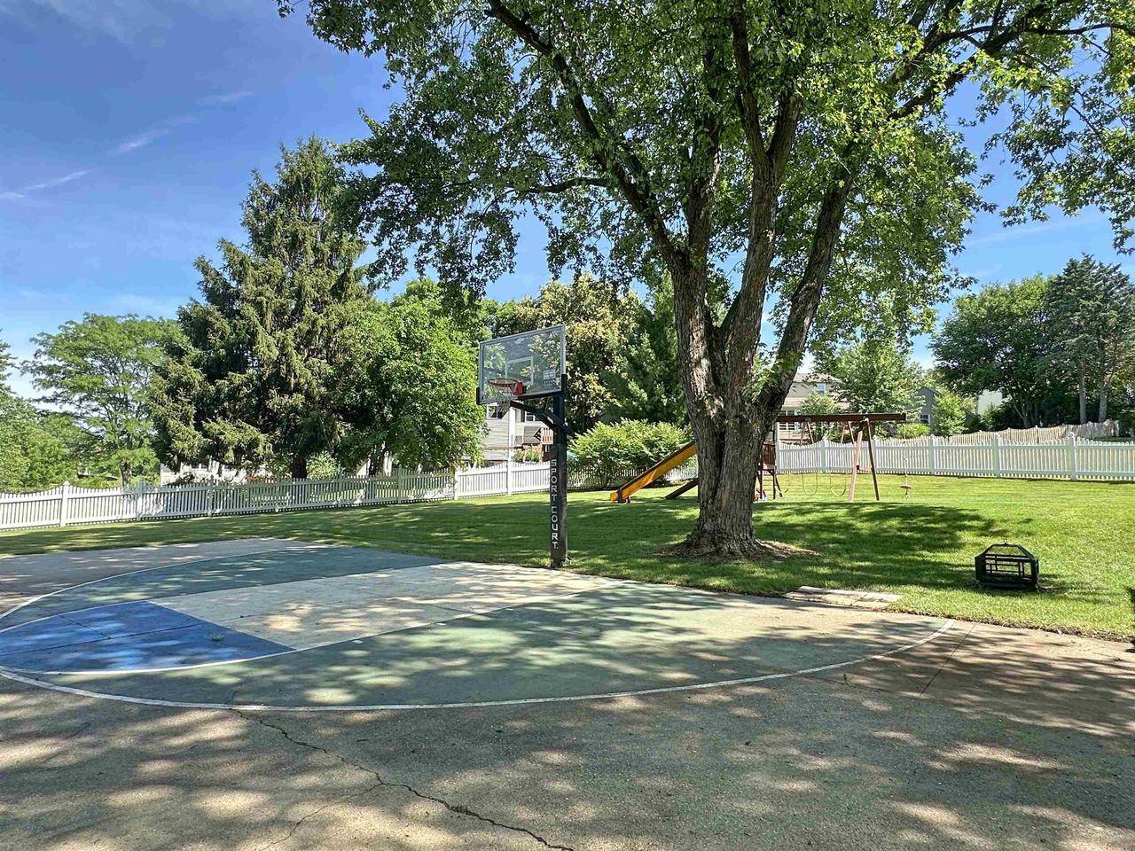 Janesville, WI 53548,639 Sunset Drive