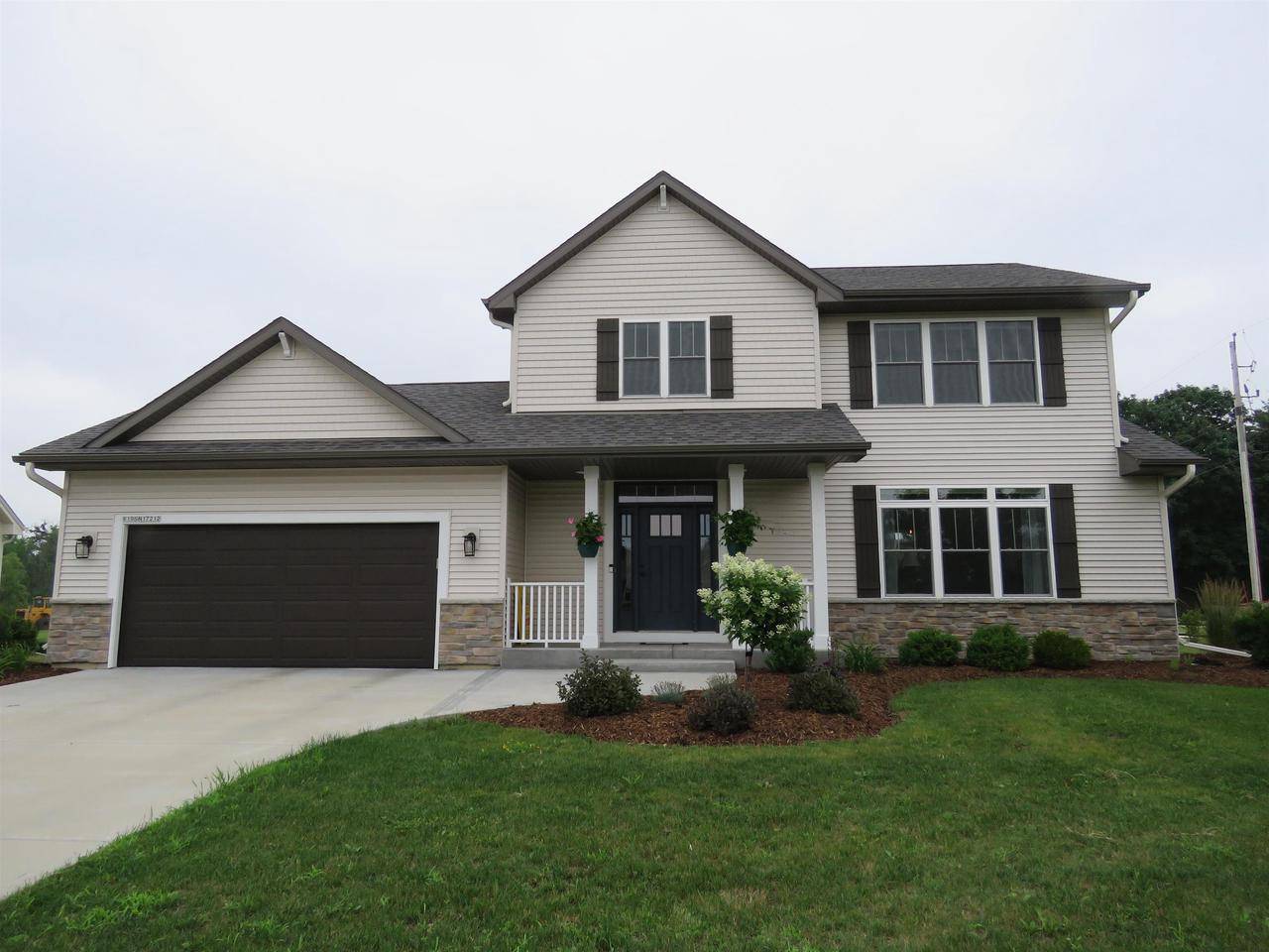 W195N17212 English Oaks Drive, Jackson, WI 53037