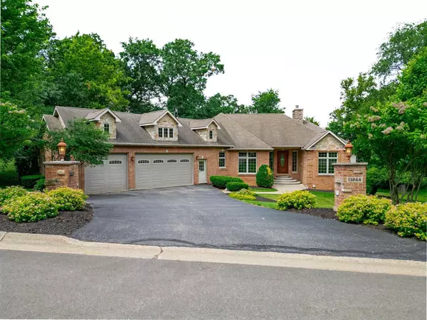13244 Promontory Trail, Roscoe, IL 61073
