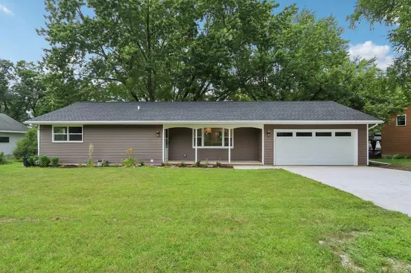 214 Pauquette Drive, Poynette, WI 53955