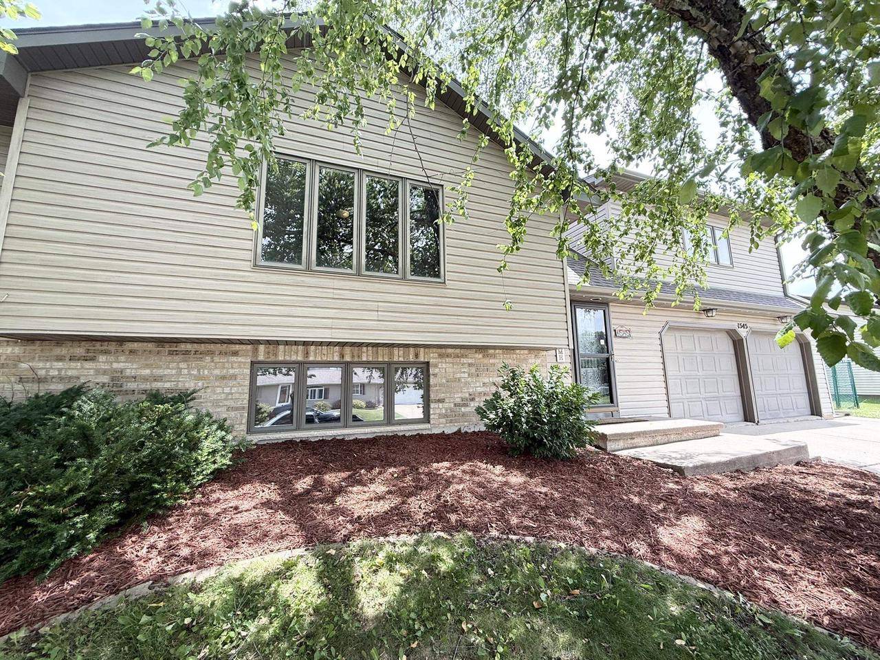 1545 W Golf Drive, Platteville, WI 53818