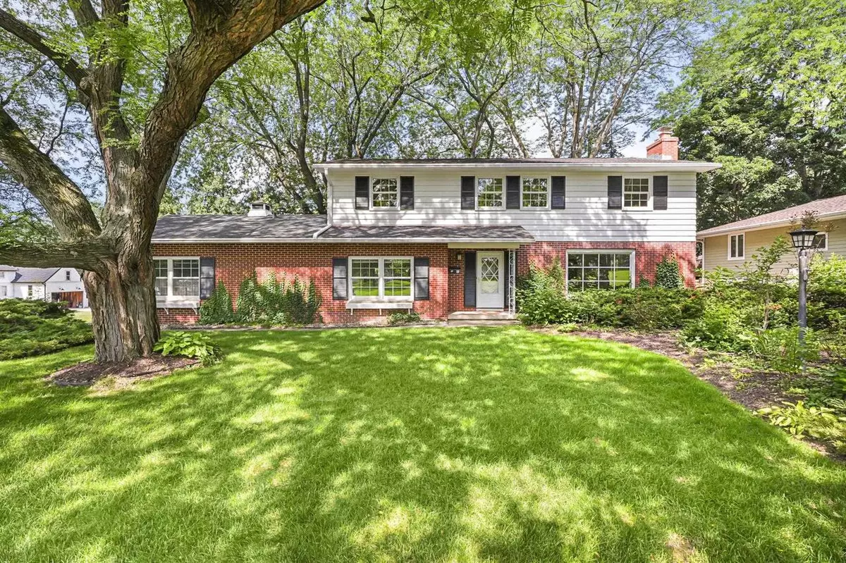 Monona, WI 53716,5711 Pheasant Hill Road