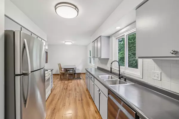 Deforest, WI 53532,223 Acker Parkway