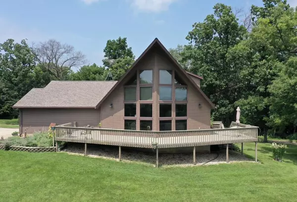 4800 Cub Hollow Road, Gratiot, WI 53541