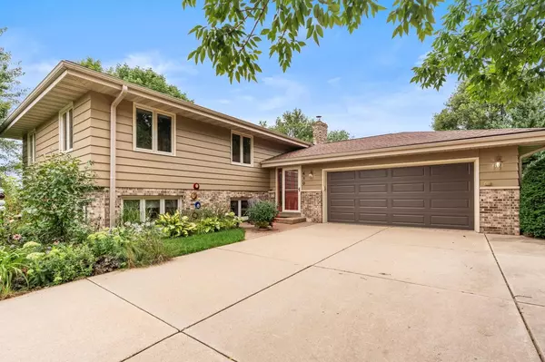 410 Blue View Drive, Mount Horeb, WI 53572