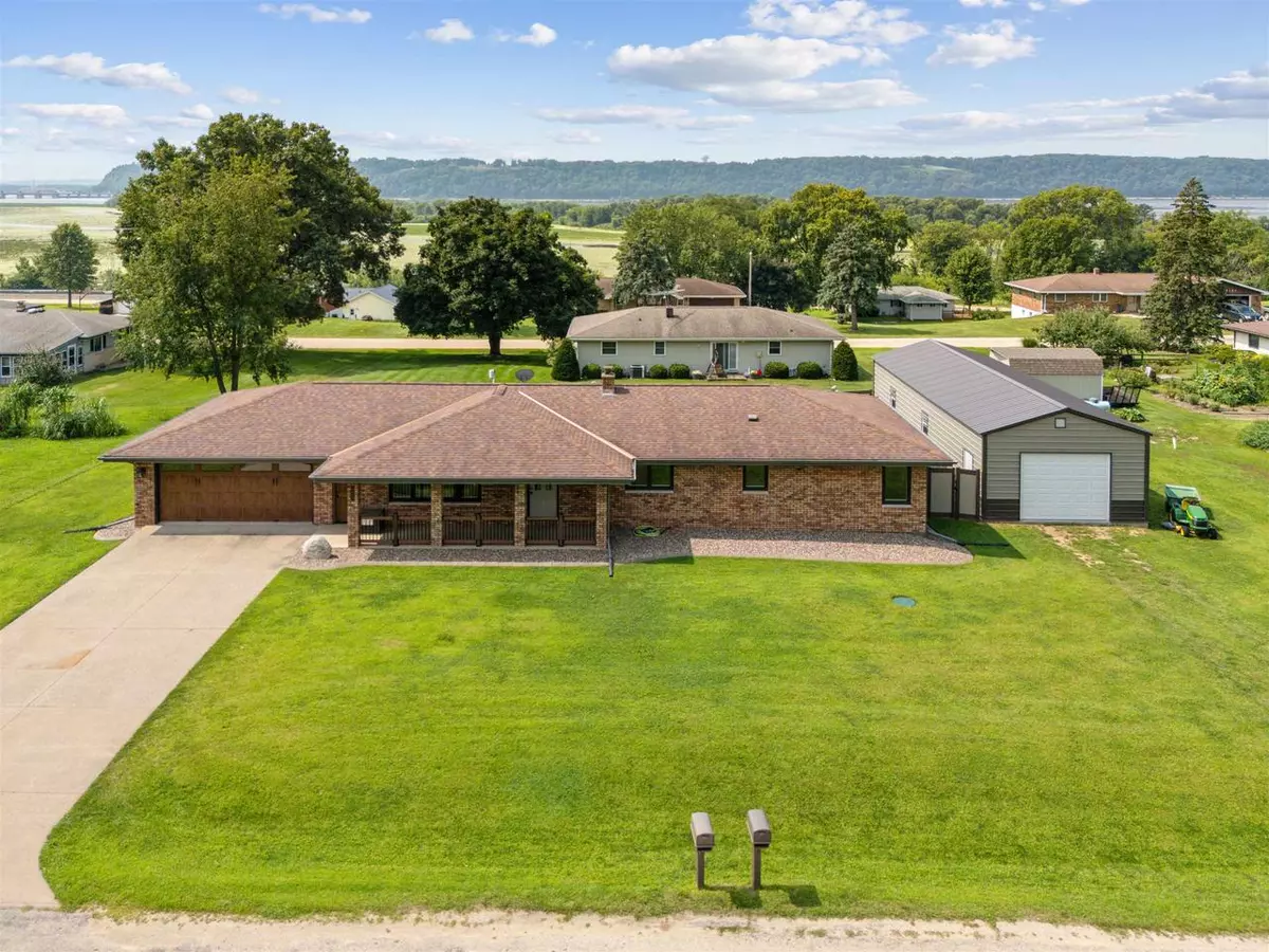 Hazel Green, WI 53811,1605 Harry Street