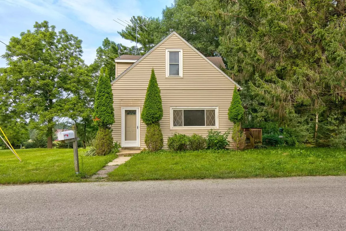 Waterloo, WI 53594,694 Fox Lane