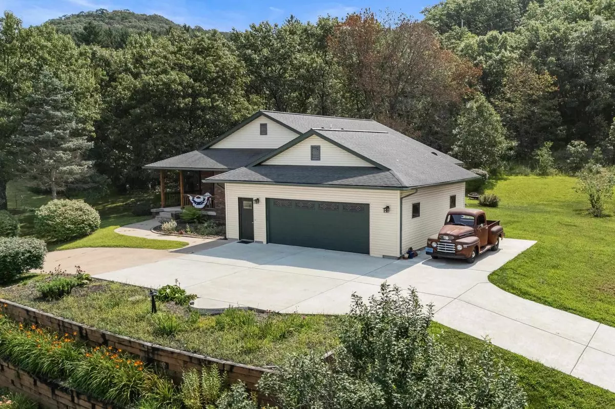 Boscobel, WI 53805,124 Doc Mac Drive