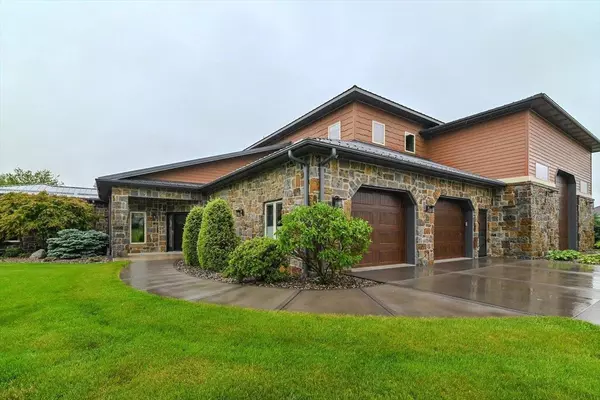 1081 Eagle Court, Edgerton, WI 53534