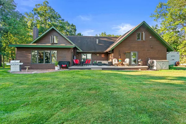 1128 W Queens Way, Nekoosa, WI 54457