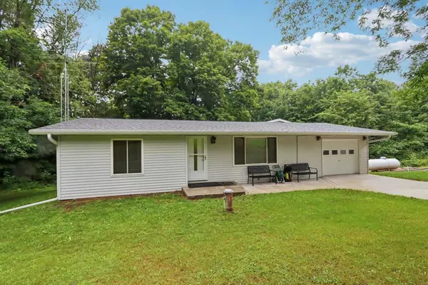 S6413 County Road PF, North Freedom, WI 53951