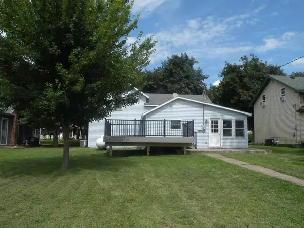 318 Amelia Street, Cassville, WI 53806