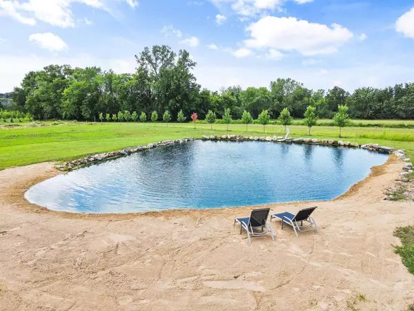 Cambridge, WI 53523,64 Oakland Road