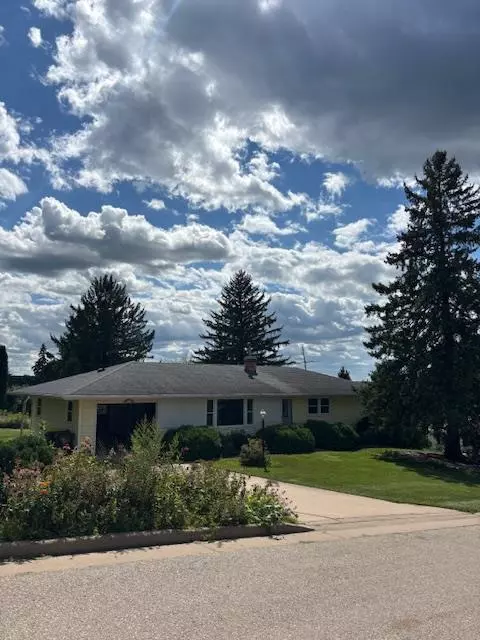 Bloomington, WI 53804,323 3rd Street