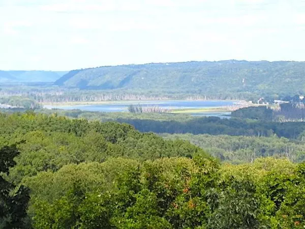 Mcgregor, IA 52157,104 Summit Drive