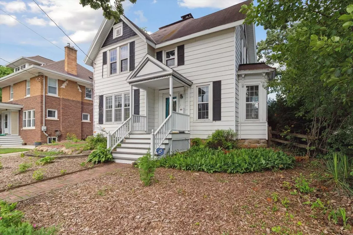 Stoughton, WI 53589,133 S Monroe Street
