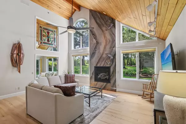 2395 White Oak Trail, Oregon, WI 53575