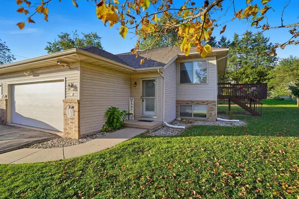 206 Hjemdal Lane, Deerfield, WI 53531