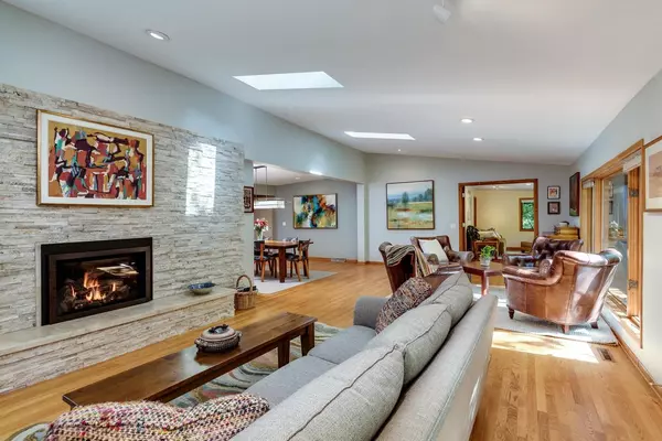 208 Saratoga Circle, Madison, WI 53705