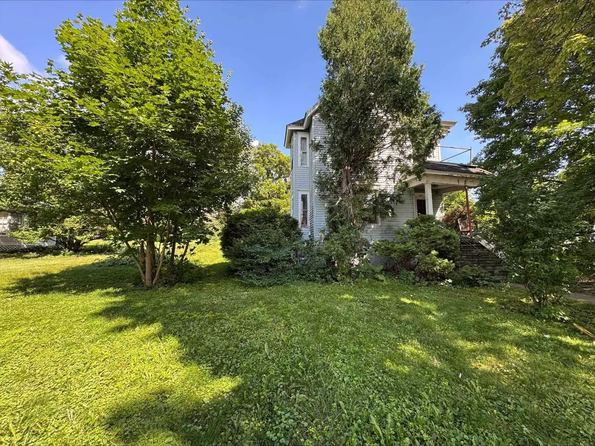 Mount Horeb, WI 53572,221 S 4th Street