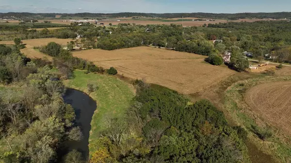 000 Fulton Street, Lone Rock, WI 53556