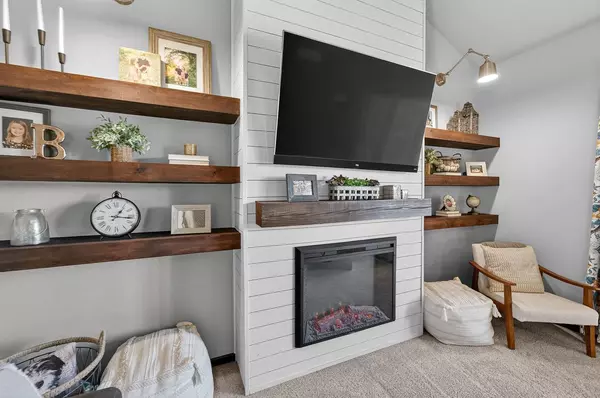 Blue Mounds, WI 53517,2917 Green Avenue