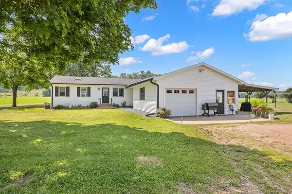 Iola, WI 54945,N8608 STRAT ROAD