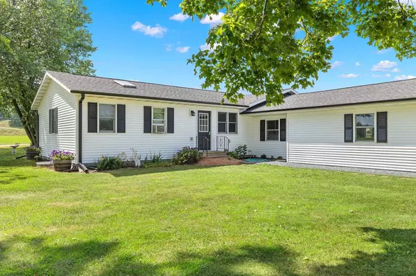 Iola, WI 54945,N8608 STRAT ROAD