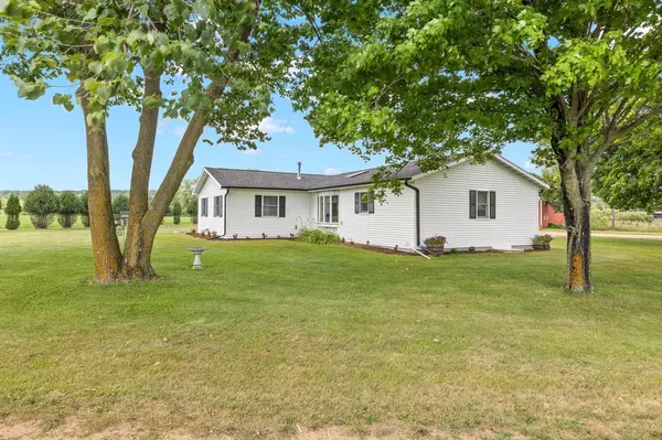 Iola, WI 54945,N8608 STRAT ROAD