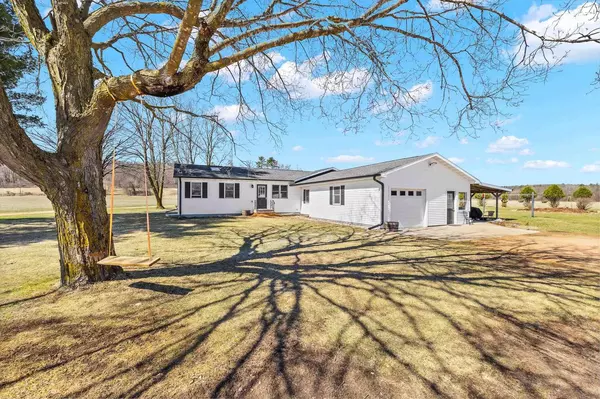 N8608 STRAT ROAD, Iola, WI 54945