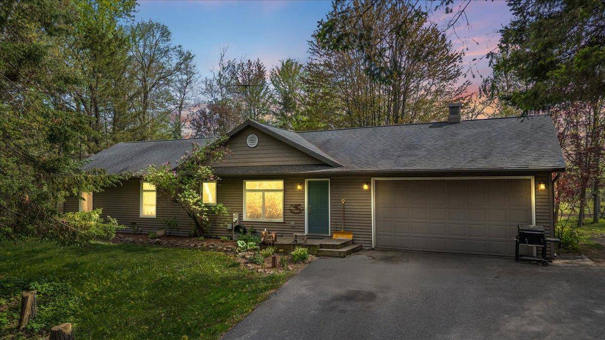 9205 WOEHRLE LANE, Marshfield, WI 54449