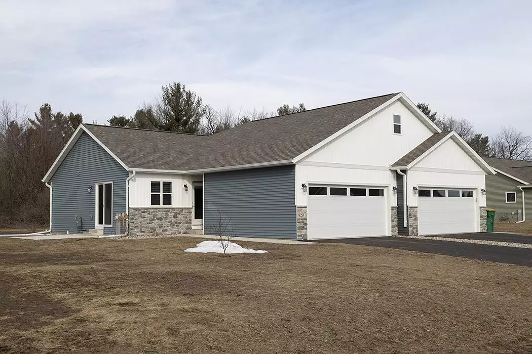 Plover, WI 54467,910-920 GREEN PASTURES TRAIL