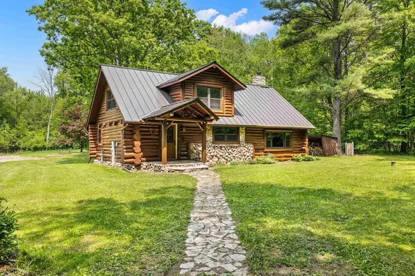 E1424 NORTH LAKE ROAD, Iola, WI 54945