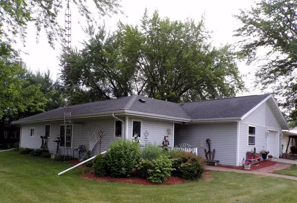 210 W SOUTH STREET, Loyal, WI 54446
