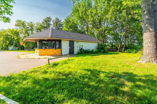 Wausau, WI 54401,1707 MERRILL AVENUE #RASPBERRY CAKE