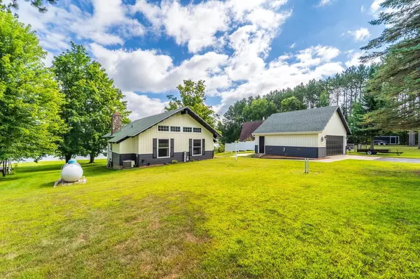 41 LAKE DRIVE, Gresham, WI 54128